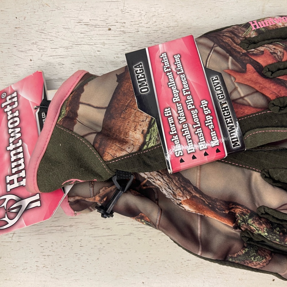 New hunting camo gloves for women.